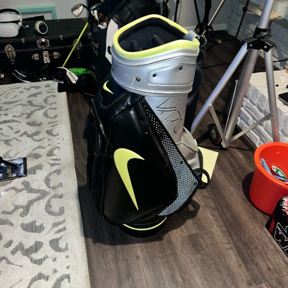 Nike vapor bag hard to find . In great shape selling on e Bay for $1500 - Picture 3 of 5